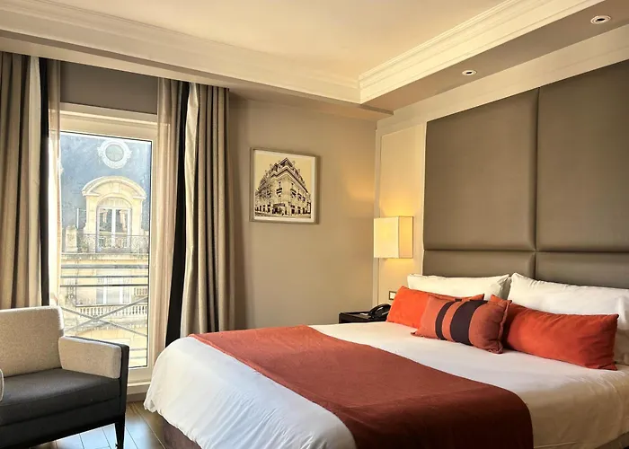Carles Hotel